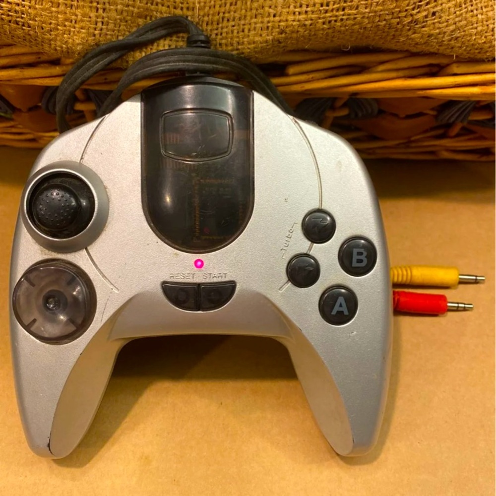 ✅ POLAROID Plug and Play Video Game for Polaroid Portable DVD Players Silver